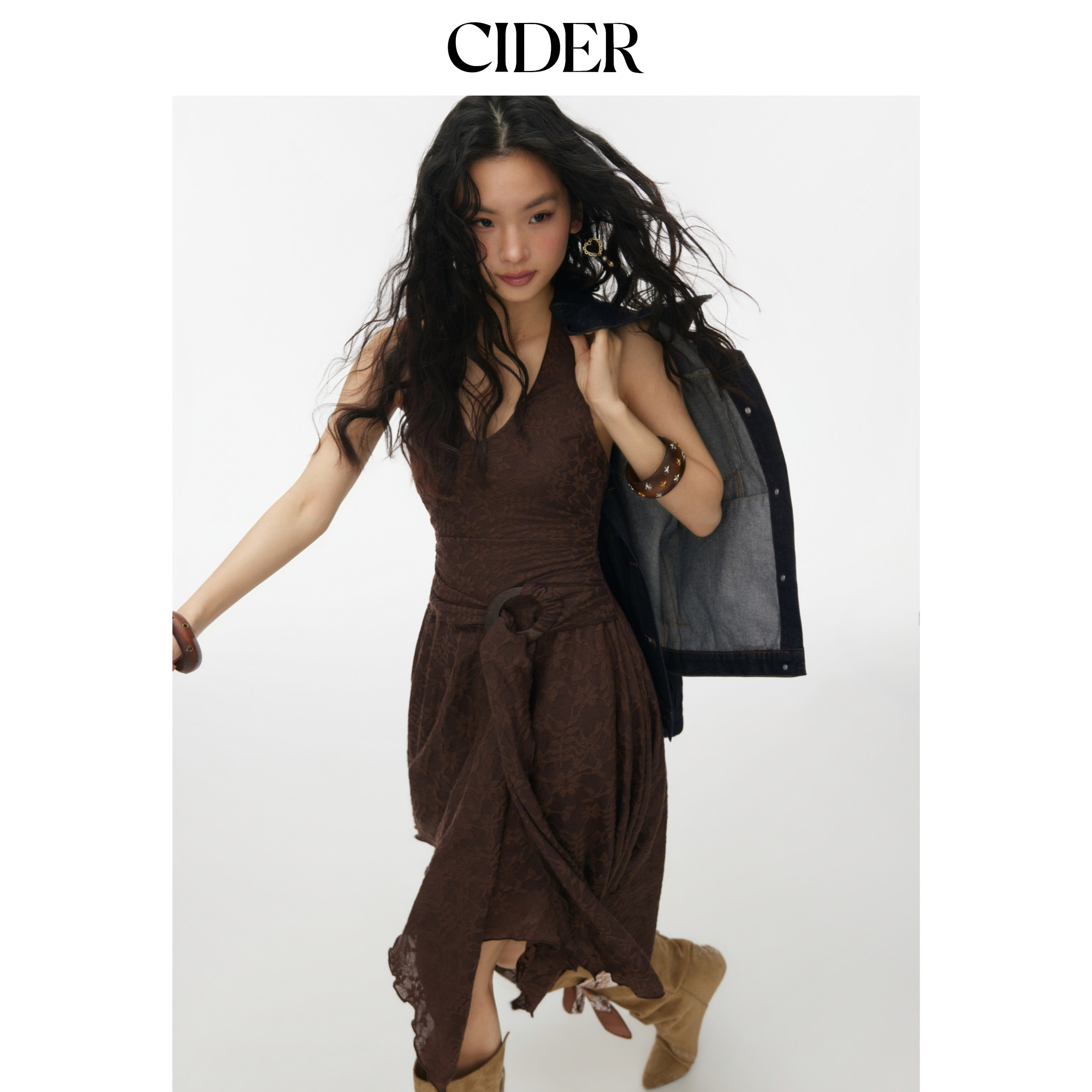 【音乐节穿搭】CIDER蕾丝V领裹身金属饰边手帕摆连衣裙115191884