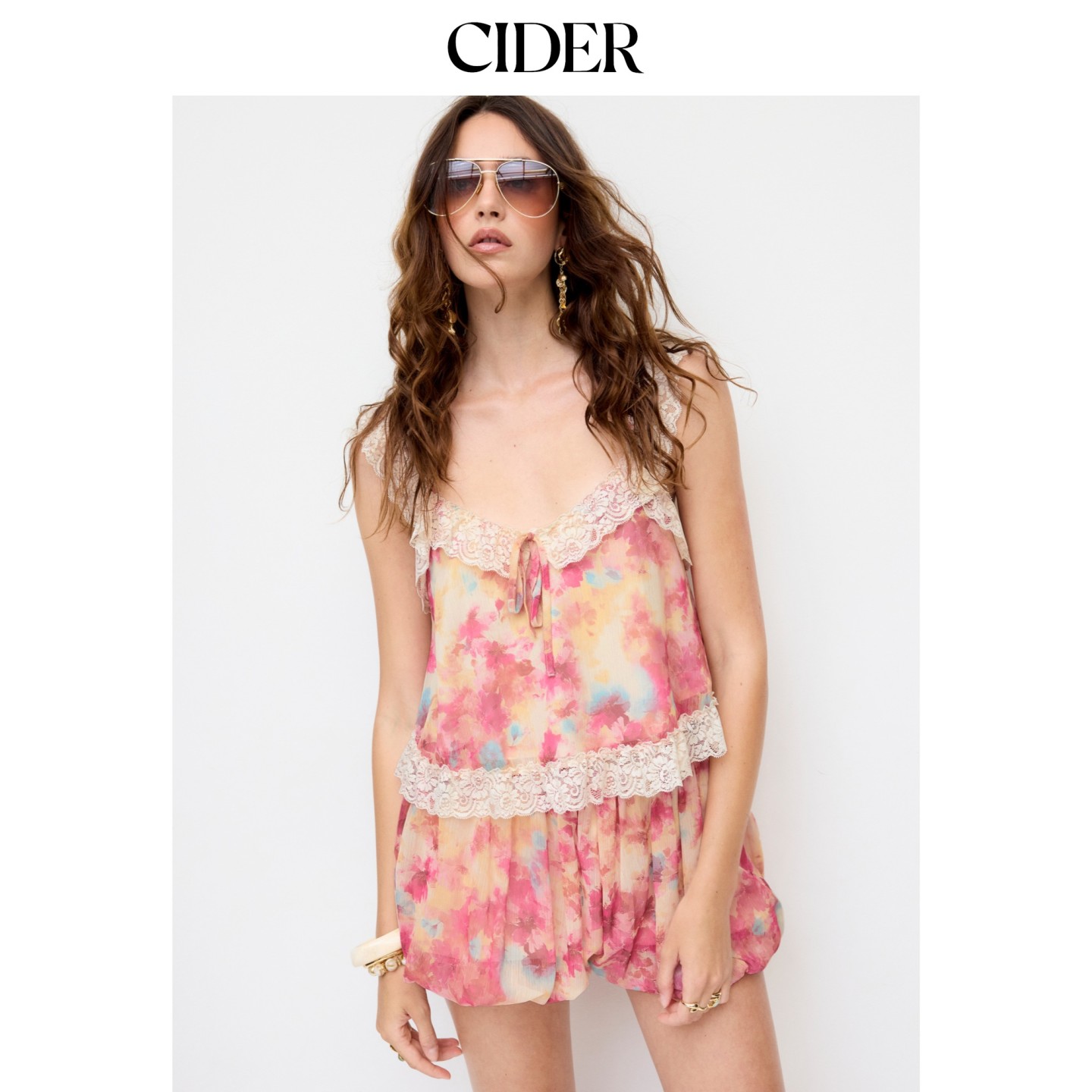 CIDER2026早秋季新品抽象印花V领蕾丝边蝴蝶结吊带上衣115405168图片