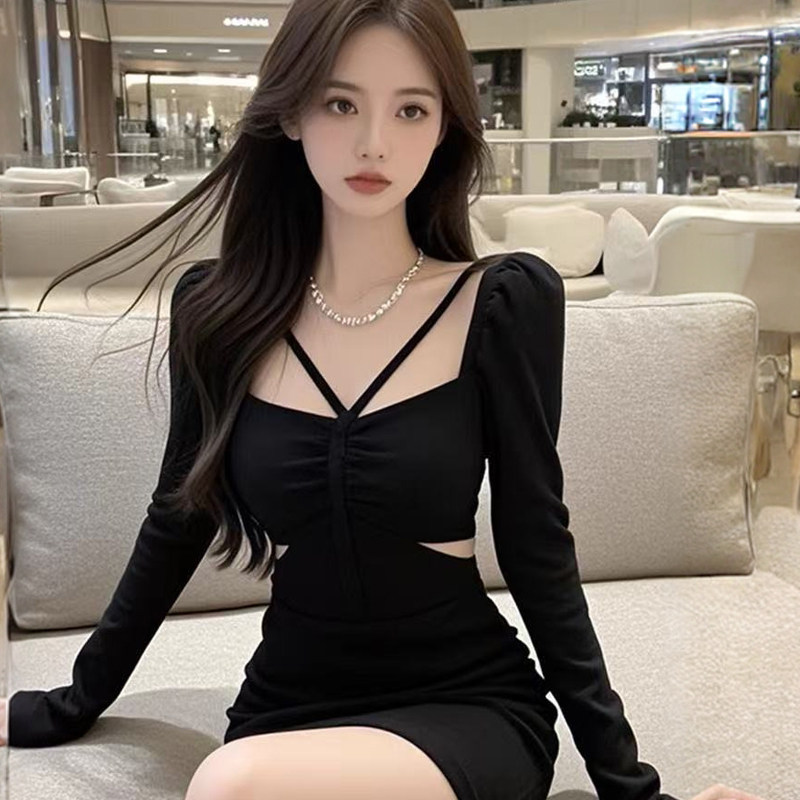 辣妹风别致设计黑色炸街连衣裙2025年秋季新款包臀裙