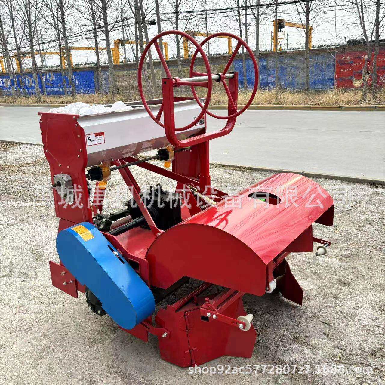 喷土式旋耕起垄覆膜机四轮后置红薯起垄覆膜滴灌一体机