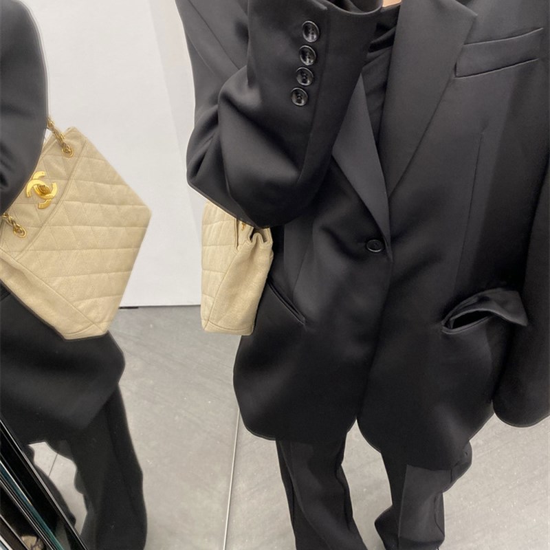 哑光缎面黑色休闲西装外套女春秋2024宽松廓形高级感西服阔肩外套