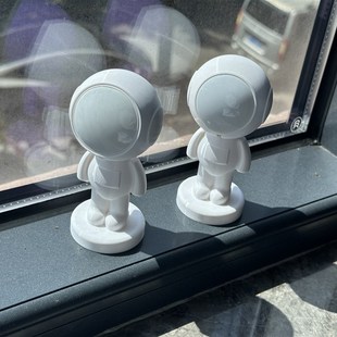 小咪人在传感器支架太空人隐藏支架电视柜床头柜书柜摆件
