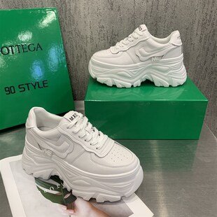 韩版真皮8cm小白鞋女鞋子2023新款春秋透气松糕运动休闲老爹女款