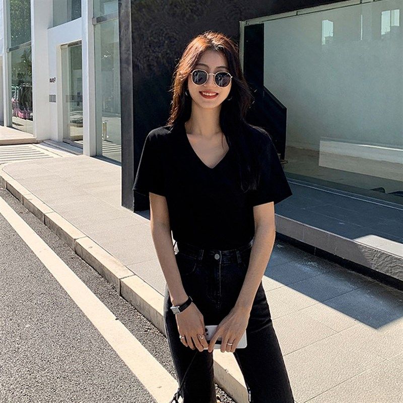 正肩黑色v领短袖别致t恤女2025夏季宽松小众纯色宽松百搭显瘦上衣