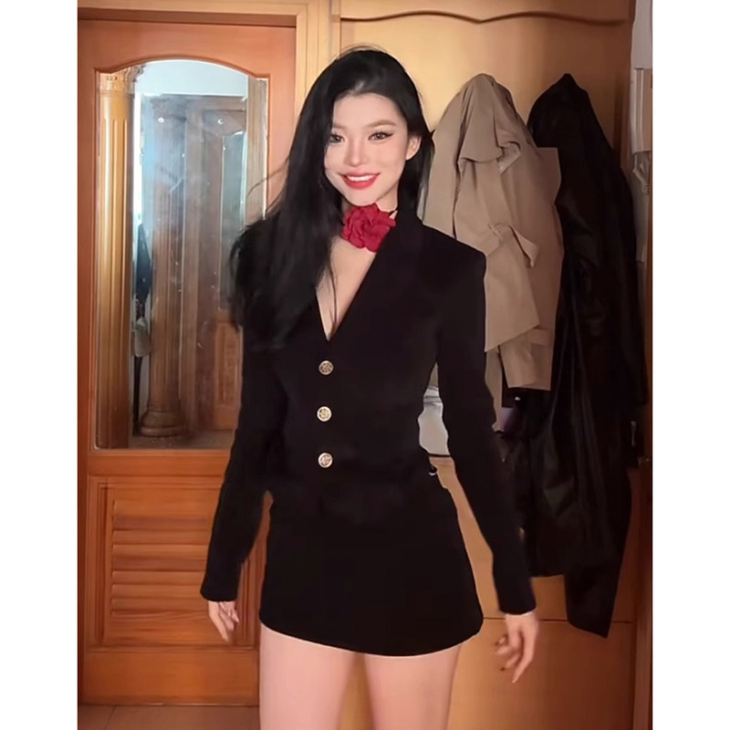 小香赫本风今年流行漂亮套装裙黑色西装连衣裙子早秋女装2024新款