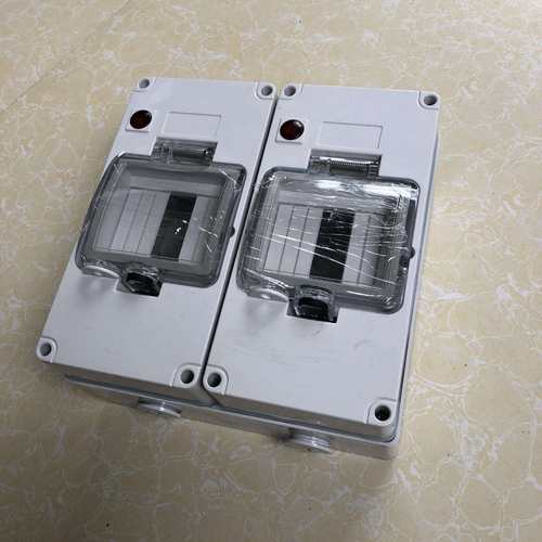 HUNAOCT环澳包邮户外防水防雨8回路带灯带导轨漏电安装盒56CB8N