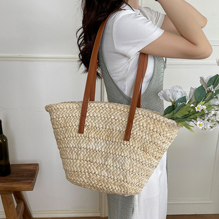 单肩大容量玉米皮草编包新款 纯色草包编织包度假沙滩包菜篮子 法式