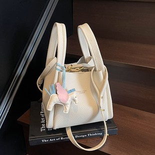 软皮N手提水桶包高级感斜挎 时尚 夏季 流行菜篮子小包包女2025新款