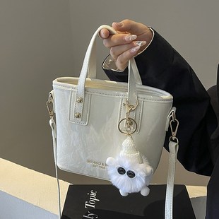 百搭斜挎N包精致超火手提水桶 时尚 今年流行爆款 小包包女2024新款