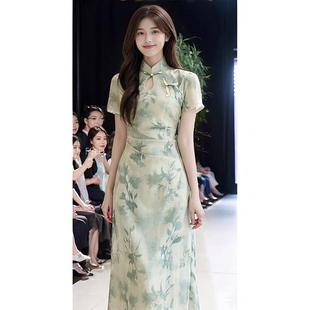 新中式旗袍绿色连衣裙夏季2025新款改良高端国风水滴领年轻款收腰