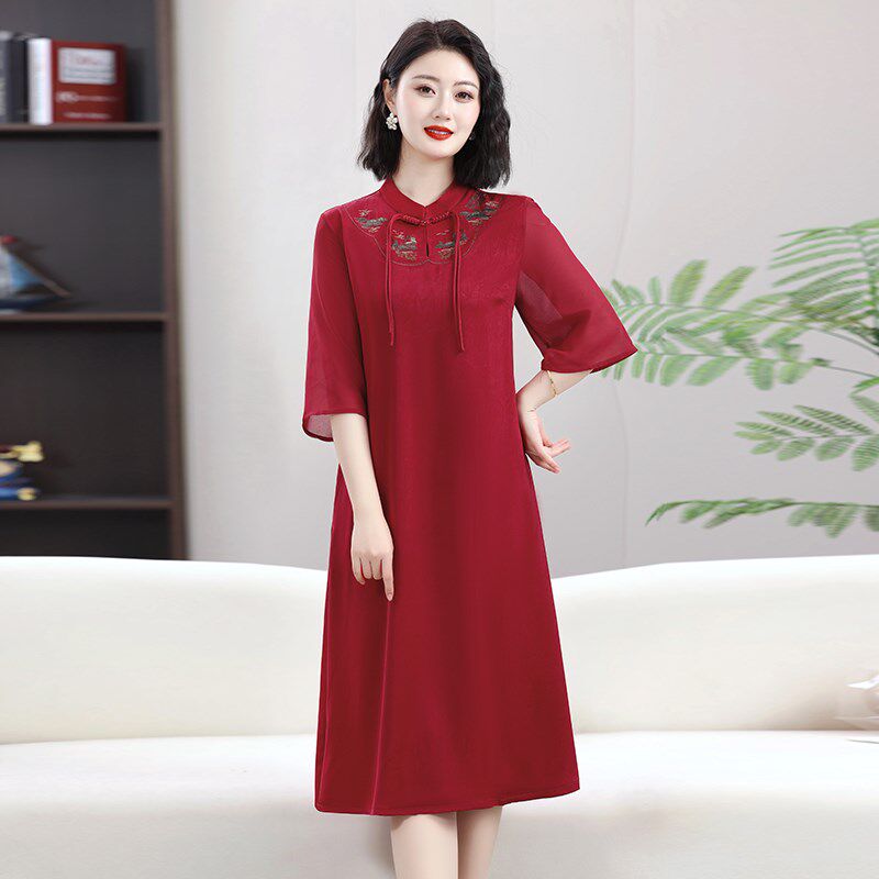 中老年女装妈妈春装新款高端复古大码宽松遮肚连衣裙宽松中式绣花