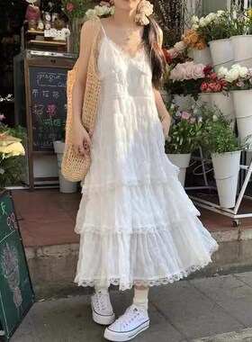 甜美减龄白色法式吊带连衣裙女装夏季度假风小个子宽松蛋糕长裙潮