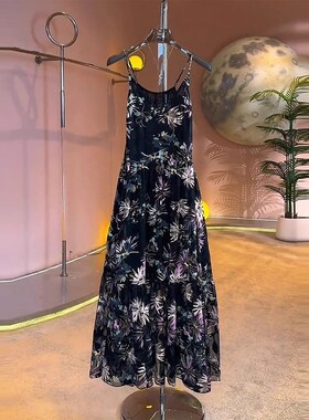 气质高级感黑色碎花连衣裙女2025夏季新款V领显瘦吊带海边度假裙
