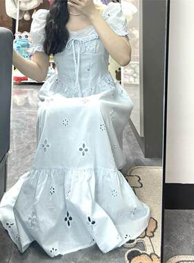 气质泡泡袖连衣裙镂空设
