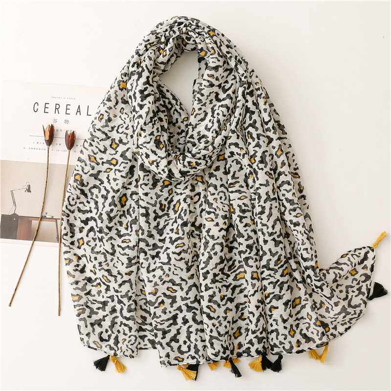 逸淘围巾春季加密巴厘纱围巾女彩色小豹纹流苏旅游防晒沙滩巾披肩