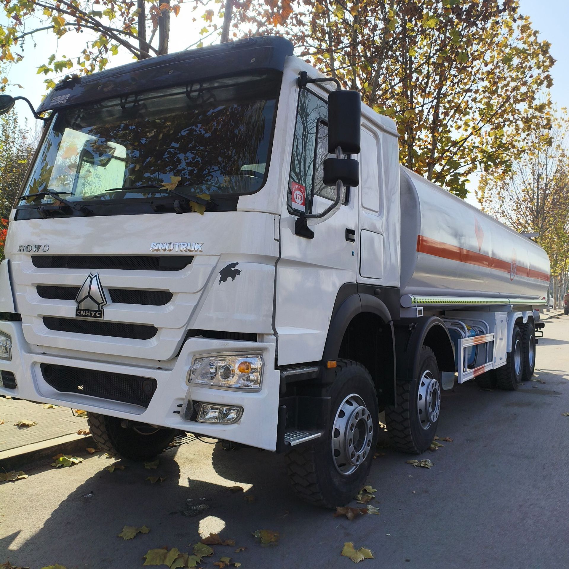 重汽豪沃后八轮自卸车375/340