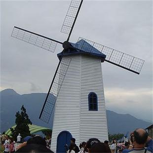 山东无穷大_荷兰乡村田野中 景观风车_户外观光大型木制风车摆件