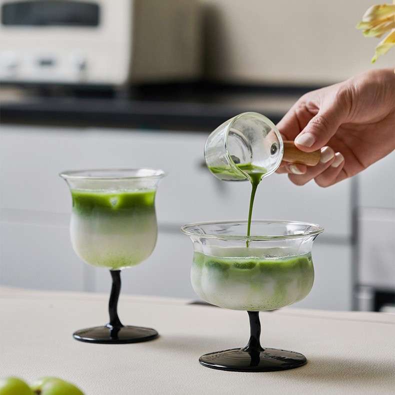 铃兰红酒高脚玻璃杯 高颜值家用法式复古甜品杯网红ins香槟杯