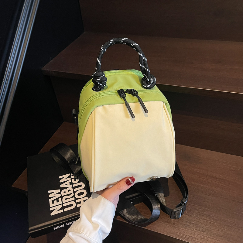 防水尼龙布斜挎包包女士2025新款大容量单肩包休闲小众设计通勤包