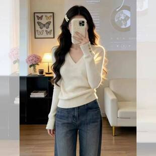 法式白领白色V领针织打底衫女秋冬高级感毛衣内搭独特超好看上衣