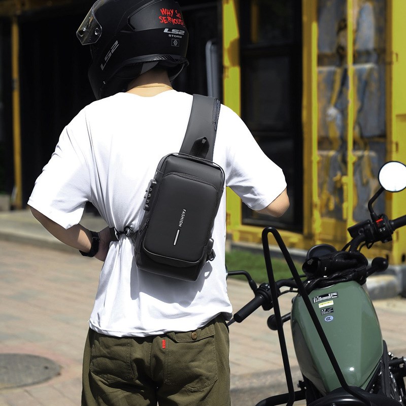 2024新款男士胸包摄影包防盗大容量旅行包时尚商务单肩斜挎包