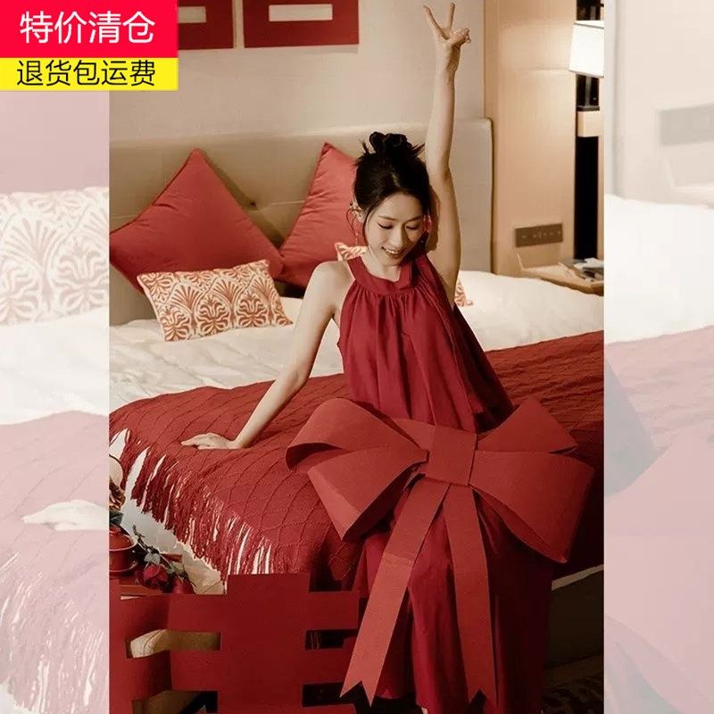 红色敬酒服2024新款新娘晨袍女高级感订婚礼服挂脖孕妇连衣裙夏季图片