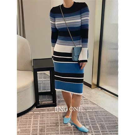 条纹针织连衣裙子长袖o女2024年秋冬季新款中长款修身显瘦法式韩