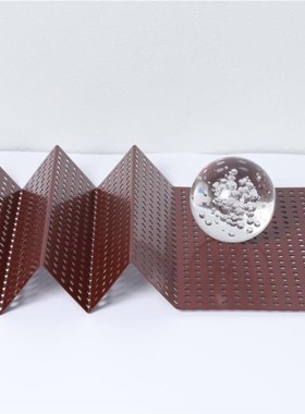 现代红色铁艺镂空网屏风样板房售楼处书柜体软装饰品