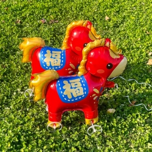 马年走路萌宠卡通气球儿童生日派对街卖摆摊充气拉线带轮小马气球