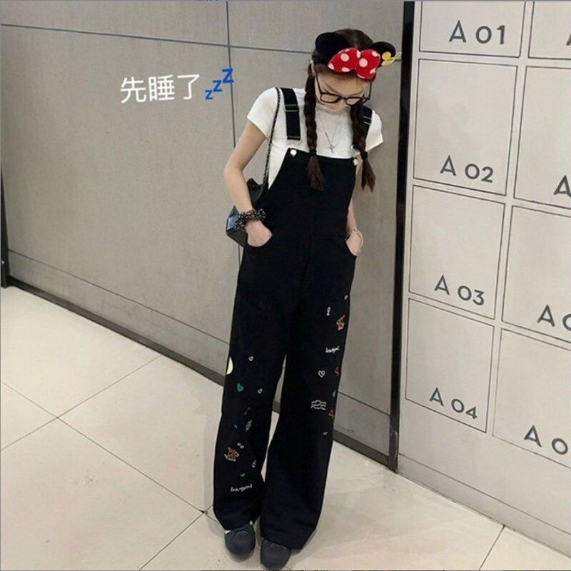黑色重工童趣刺i绣牛仔背带裤女春夏季新款宽松显瘦连体直筒阔腿