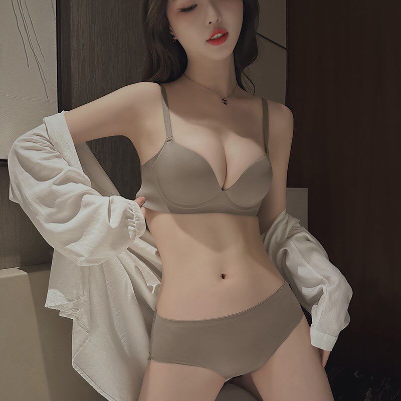 无痕内衣女小胸聚拢防下垂无钢圈文胸女士光面一片V式胸罩内裤套