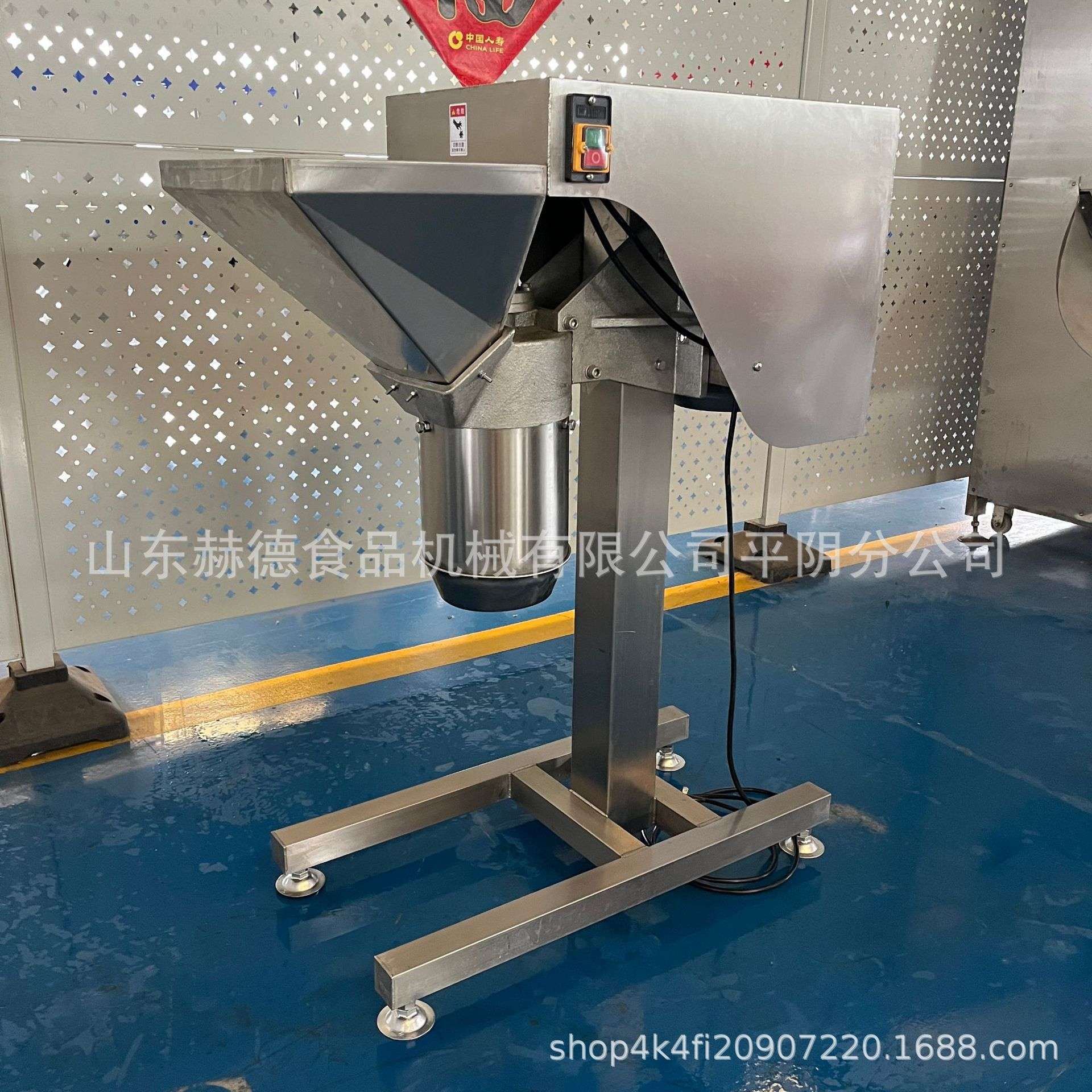 商用刷生碎花生仁粉碎机 立式核桃仁破碎设备 商用连续式打泥机