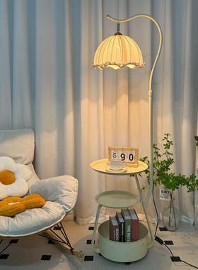 旁边客厅落地灯氛围床头柜置物架风台灯灯卧室摆件一体几沙发奶油