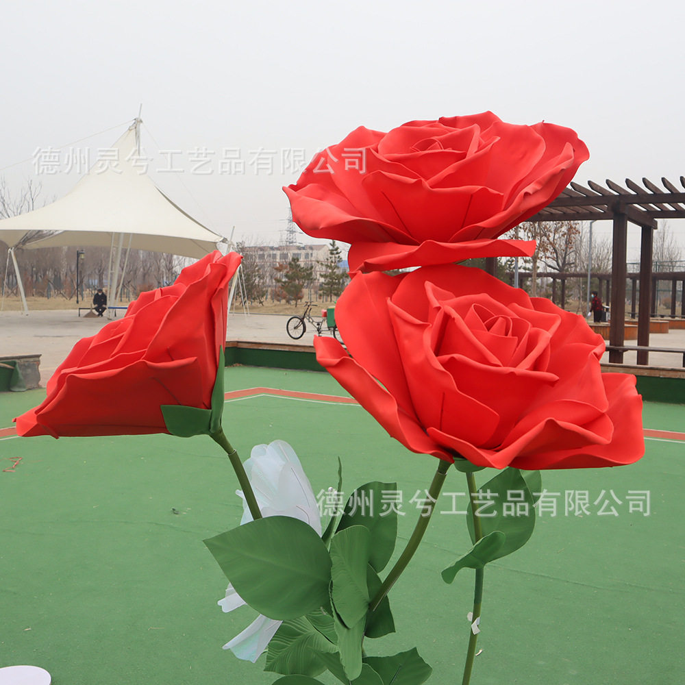 大型网红打卡玫瑰花仿真PE花街拍道具婚庆装饰路引商场布置批发