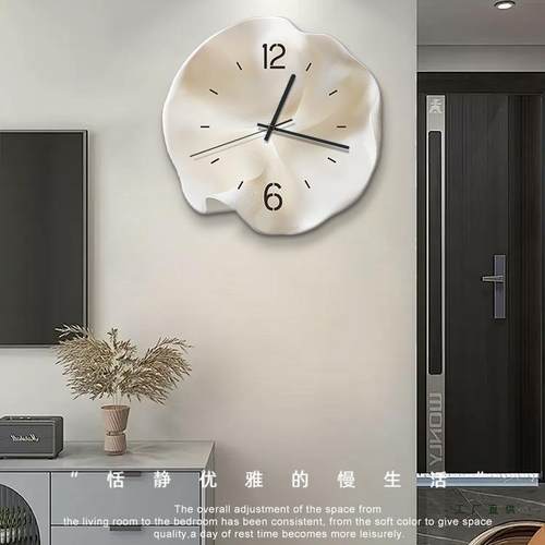 轻奢高级感客厅挂钟2025年新款现代简约时钟挂墙餐厅创意家用钟表