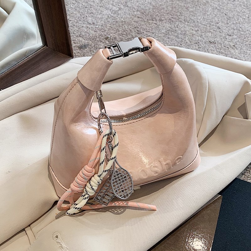 今年流行的包包女式2025年夏季休闲手拎包高级感单肩包通勤斜挎包