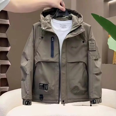 春秋工装连帽外套男款2025冬季新款加棉加厚防风棉服冲锋衣男潮牌