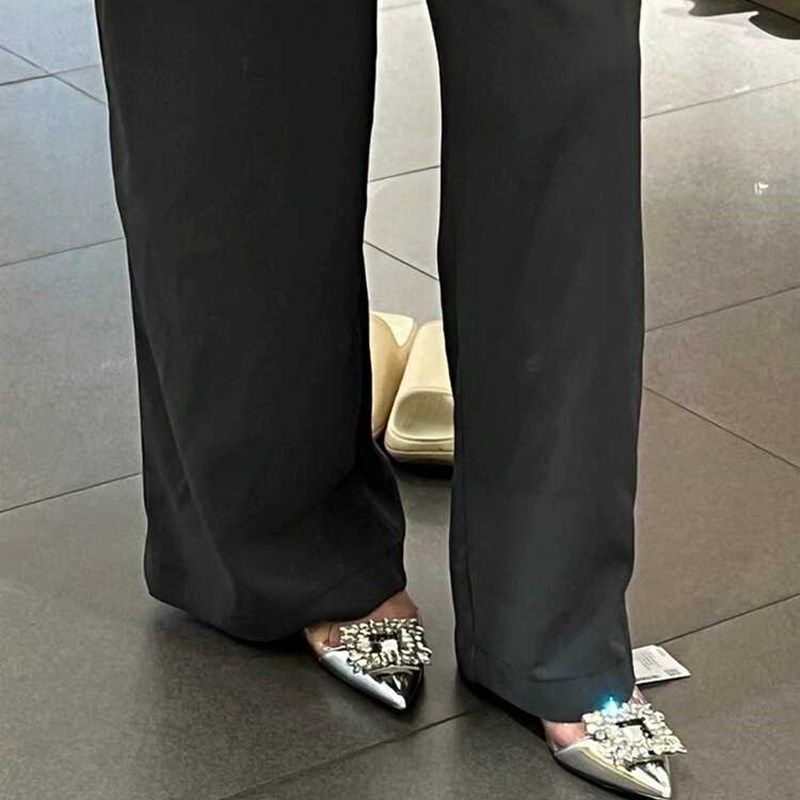 2024新夏季平底凉鞋子银色方扣水钻后绑带低跟尖头高跟后空单鞋女