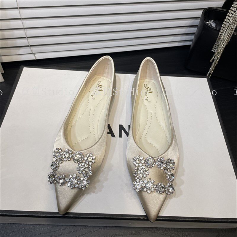 高级感尖头单鞋显气质缎面软底平跟女鞋新款水钻S韩版浅口平底鞋