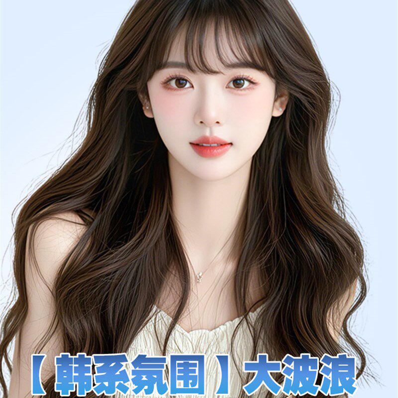 不戴头发网假发的妇女与真正的头发在头顶,蓬松和无迹,大波浪长卷