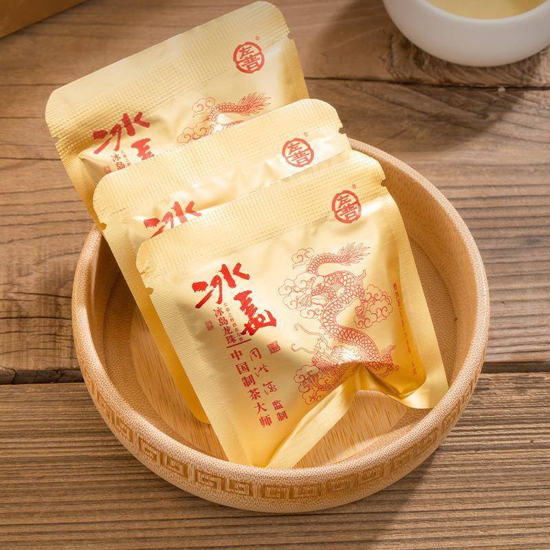 大师监制云南勐海普洱茶生普茶古树头采茶料大叶种晒毛青茶