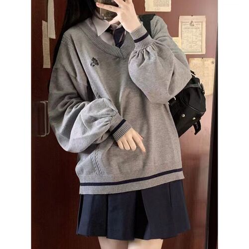 伦敦往事a毛衣 日系软糯V领刺绣套头JK制服 学院风校供感直筒长袖