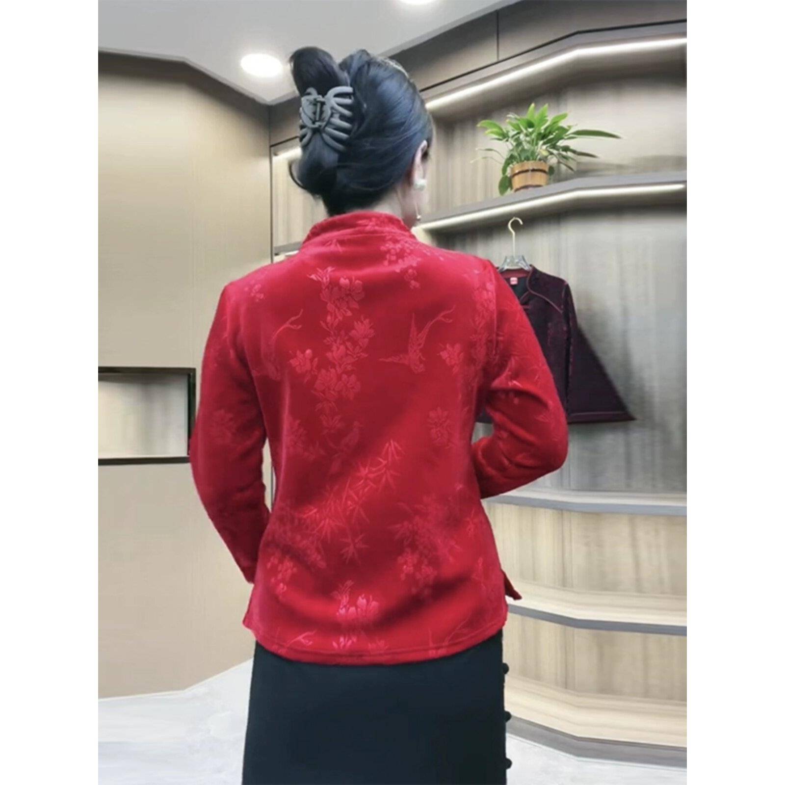 新品中老年妈妈丝绒外套年货新款中式旗袍上衣盘扣加绒唐装红色棉