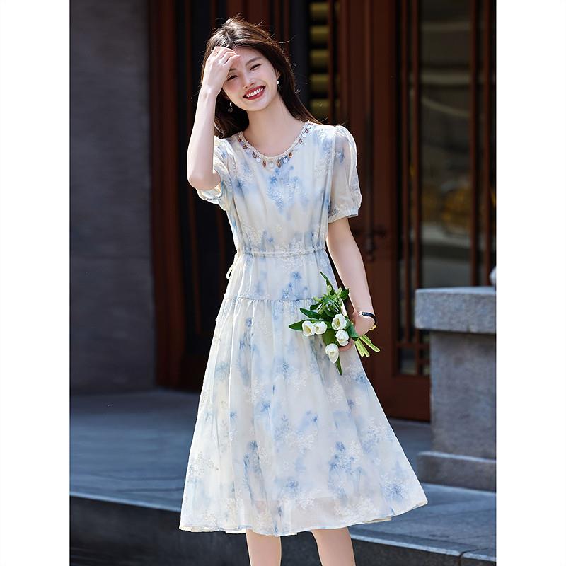 新品2026年春季新款甜美碎花刺绣显瘦连衣裙女洋气裙子