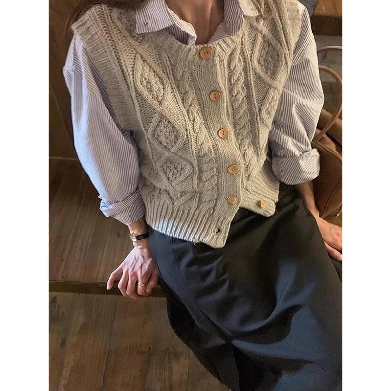 新品老钱风灰色麻花针织马甲外套女春秋衬衫外搭叠穿毛衣开衫坎肩