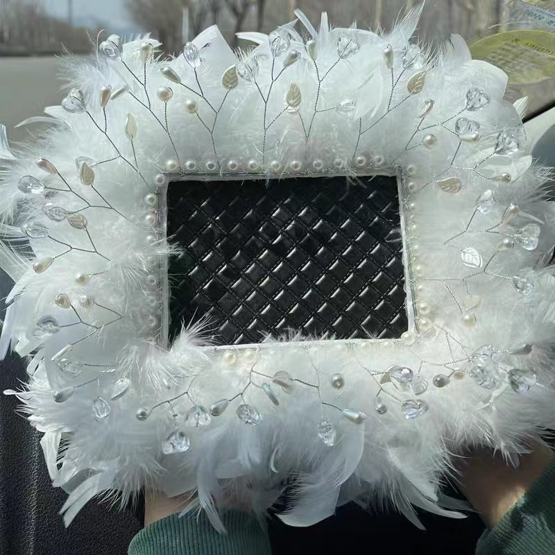新款汽车羽毛摆件防滑垫车内摆件高G档次车载装饰仪表台车内饰品
