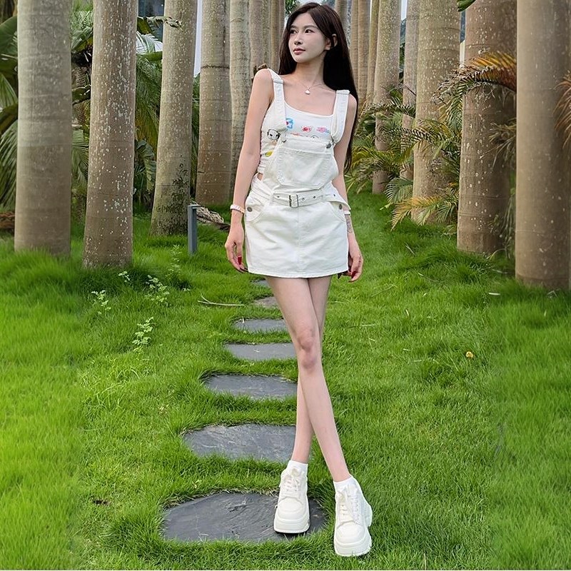 高级感白色气质休闲减龄牛仔背带裙女2G025年夏季新款显瘦显高裙