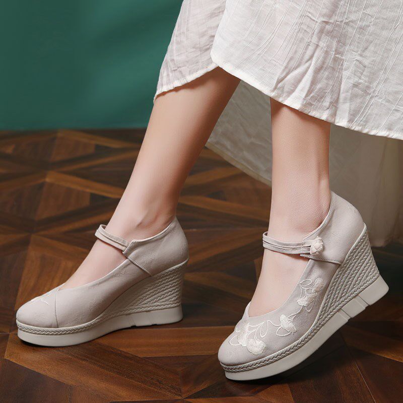 不累脚增高汉服鞋子女超高跟厚底防水台坡跟小码国风绣花古风布鞋