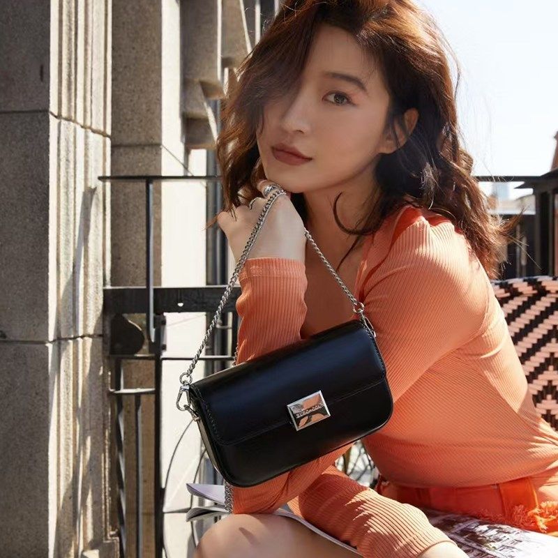2025新款便携式小方包时尚链条锁扣小包包硬底牛皮简约单肩斜挎包,箱包皮具/热销女包/男包,通用款女包,淘宝优惠券,粉丝福利购,淘宝优惠卷