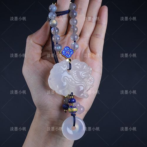 高级感玉石麒麟汽车挂件灰月光石车内吊饰挂饰品2024新短款